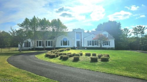 18 Kerby Ln, Mendham, NJ, 07945-2901 | Card Image
