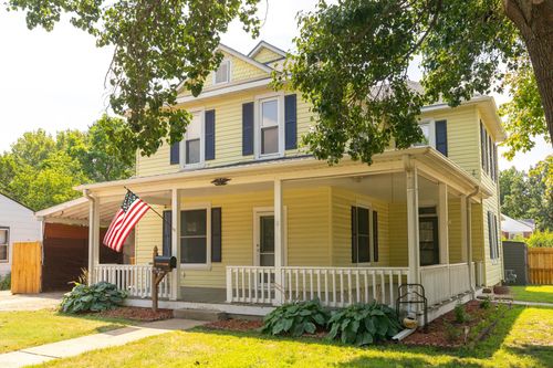 704 Smoky Hill Dr, Salina, KS, 67401-3148 | Card Image