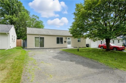 122 Frederick Dr, Liverpool, NY, 13088-6205 | Card Image