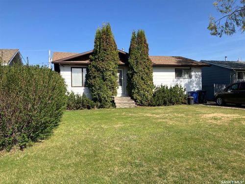 1103 3 St W, Nipawin, SK, S0E1E0 | Card Image