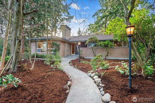 135 Ne 135th St, Seattle, WA, 98125-3045 | Card Image