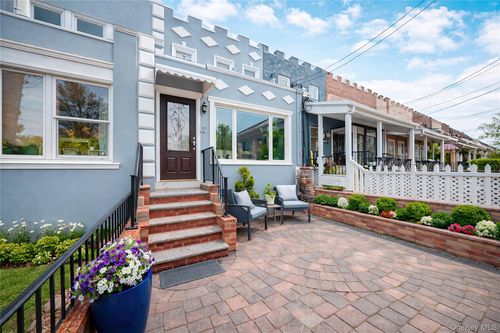 2519 Mcintosh St, East Elmhurst, NY, 11369-1637 | Card Image