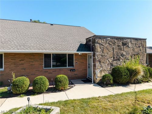 2g-21860 River Oaks Dr, Rocky River, OH, 44116-3143 | Card Image