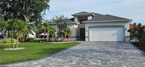 520 Crossfield Cir, NAPLES, FL, 34104-4725 | Card Image
