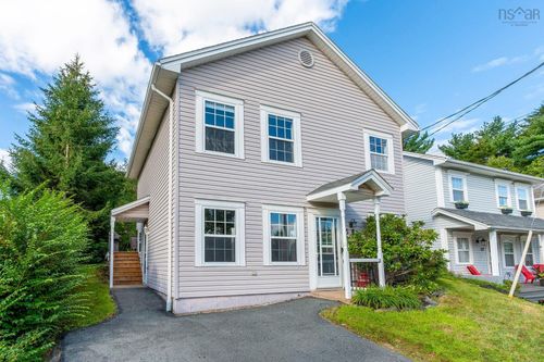 58 Amin St, Bedford, NS, B4A4B8 | Card Image