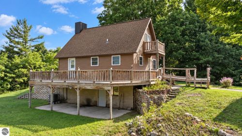 5525 W 18 1/2 Rd, Mesick, MI, 49668-9758 | Card Image