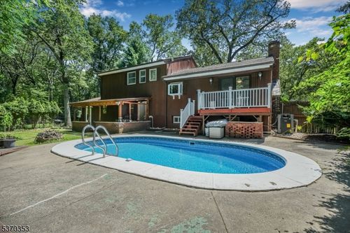 4 Henderson Ct, Pompton Lakes, NJ, 07442-2122 | Card Image