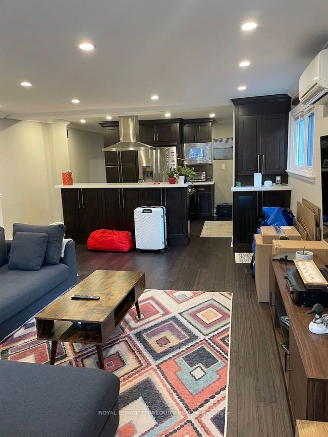 UPPER - 69 Burnaby Blvd, Home with 2 bedrooms, 1 bathrooms and 1 parking in Toronto ON | Image 8