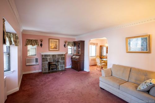 76-14 173rd St, Fresh Meadows, NY, 11366-1430 | Card Image