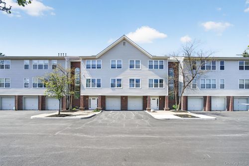 66 Deer Ct Dr, Middletown, NY, 10940-6859 | Card Image