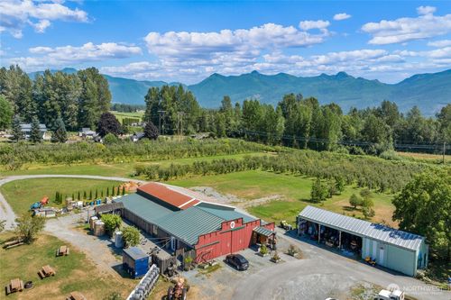 8233 Sims Rd, Sedro Woolley, WA, 98284-7990 | Card Image