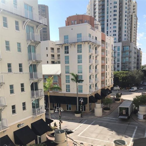c412-7275 Sw 90th St, Miami, FL, 33156-8306 | Card Image