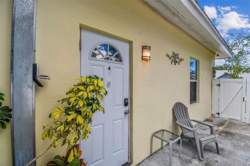 1377 S Washington Ave, CLEARWATER, FL, 33756-6504 | Card Image