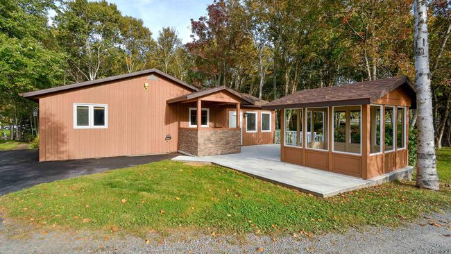 8816 E Bay Highway, House other with 6 bedrooms, 3 bathrooms and null parking in Middle Cape NS | Image 11