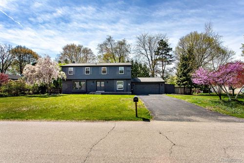 6670 Cathedral Dr, Bloomfield Hills, MI, 48301-3045 | Card Image
