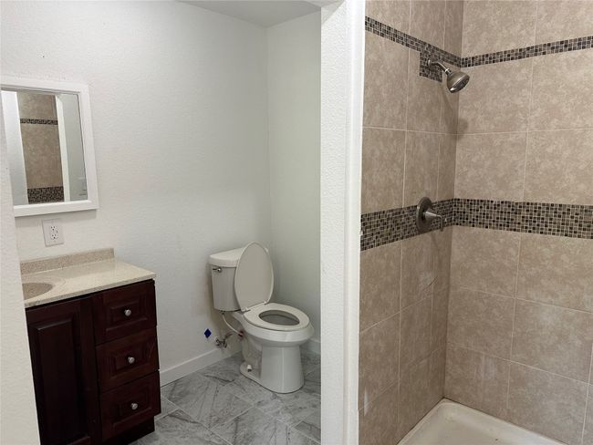 Primary Bathroom | Image 14