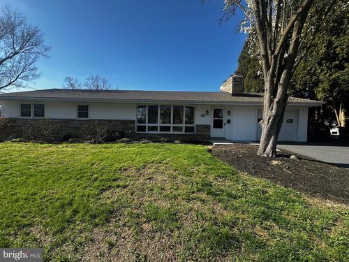 415 E Willow St, ELIZABETHTOWN, PA, 17022-1835 | Card Image