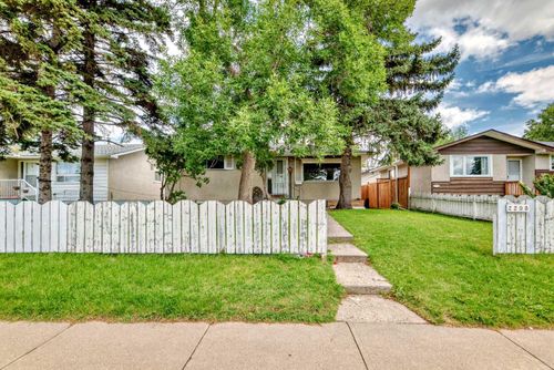 2208 47 St Se, Calgary, AB, T2B1L6 | Card Image