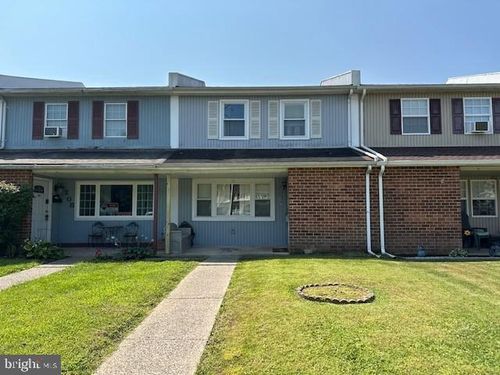 207 Hyacinth Ct, QUAKERTOWN, PA, 18951-2757 | Card Image