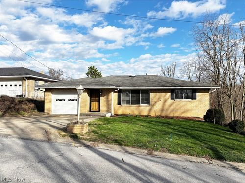 137 Clay St, Weirton, WV, 26062-3702 | Card Image