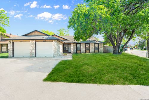 5202 Gawain Dr, San Antonio, TX, 78218-2136 | Card Image