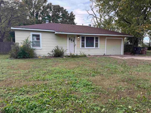 307 N Hutchinson St, Haven, KS, 67543-9202 | Card Image