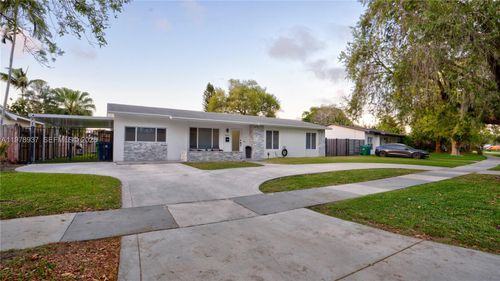 9311 Sterling Dr, Cutler Bay, FL, 33157-7045 | Card Image
