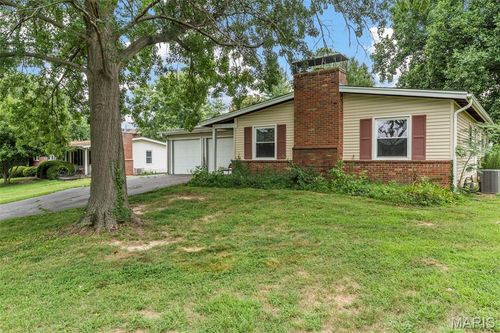 19 Cloverleaf Ln, Manchester, MO, 63011-4001 | Card Image