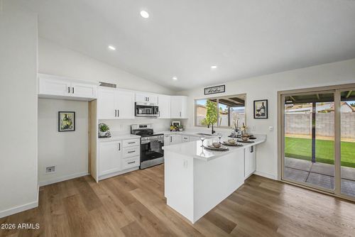 908 W Montoya Ln, Phoenix, AZ, 85027-3687 | Card Image