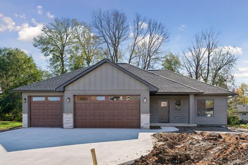 1239 Bellflower Ln, Owatonna, MN, 55060-5112 | Card Image