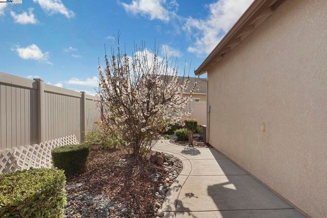 2961 Clear Point Way, House other with 2 bedrooms, 2 bathrooms and 2 parking in Manteca CA | Image 44