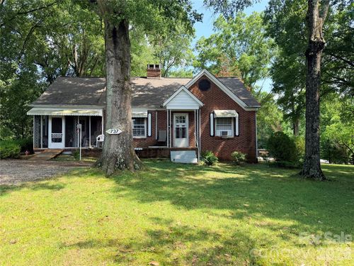 737 W C St, Newton, NC, 28658-4304 | Card Image