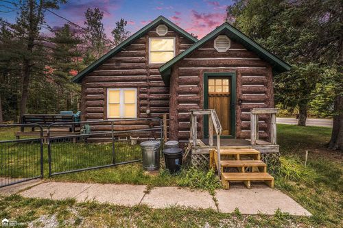 1505 W 8th St, Mio, MI, 48647-9454 | Card Image