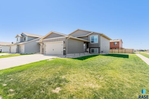 9517 W Liam St, Sioux Falls, SD, 57106-7357 | Card Image