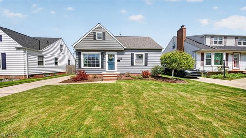 16168 Brinbourne Ave, Middleburg Heights, OH, 44130-5425 | Card Image
