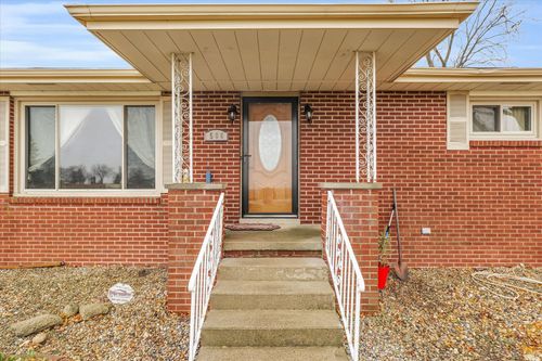 506 W Center St, Bellflower, IL, 61724-9677 | Card Image