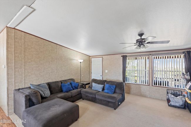 Living Area | Image 11