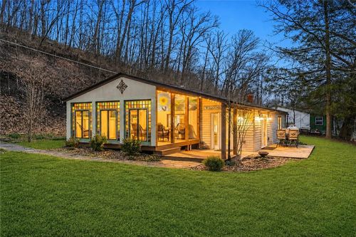 142 Twin Lakes Dr, Zelienople, PA, 16063-3332 | Card Image