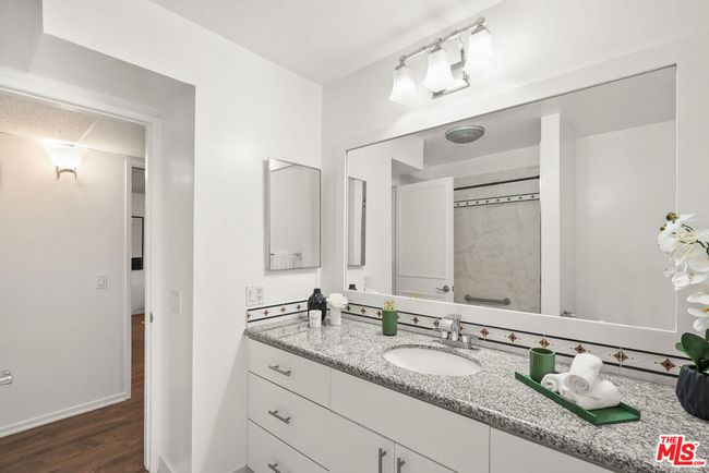 APT-114 - 1121 N Olive Dr, Condo with 1 bedrooms, 1 bathrooms and 1 parking in West Hollywood CA | Image 9