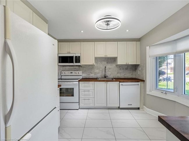 611 Preston Pky, House other with 3 bedrooms, 2 bathrooms and 5 parking in Cambridge ON | Image 5