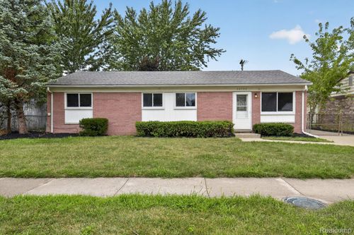 26990 Leroy St, Taylor, MI, 48180-4815 | Card Image