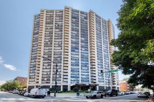 2710-3930 N Pine Grove Ave, Chicago, IL, 60613-5515 | Card Image