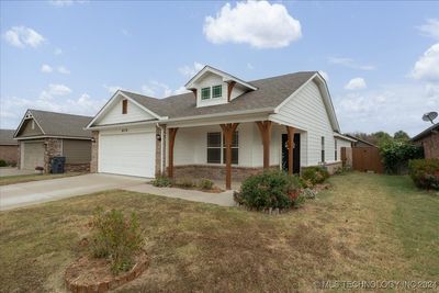 4119 W 105th Street S, House other with 4 bedrooms, 2 bathrooms and null parking in Jenks OK | Image 2