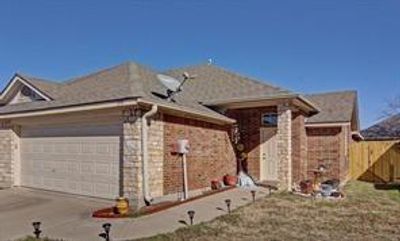 233,235 Rentz Place Circle, Home with 3 bedrooms, 2 bathrooms and null parking in Weatherford TX | Image 1