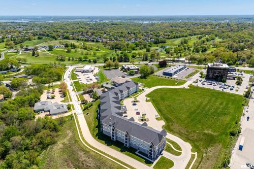 apt-220-2592 Middle Rd, Bettendorf, IA, 52722-3569 | Card Image