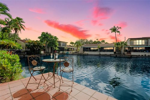 15089 Montrose Rd, Miami Lakes, FL, 33016-6431 | Card Image