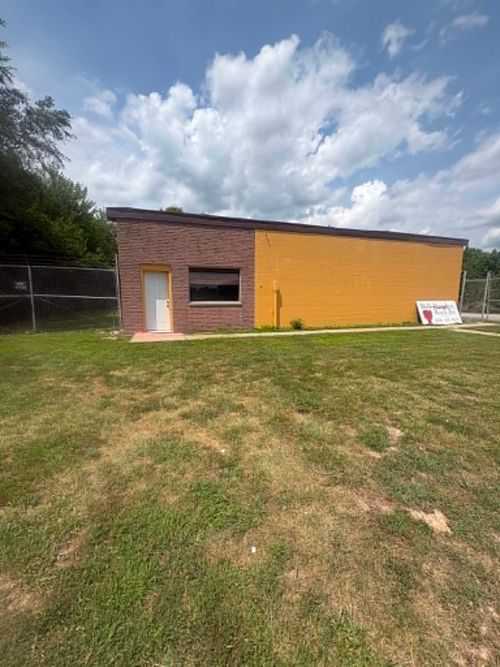 14447 State Highway 34, Benton, IL, 62812-6053 | Card Image