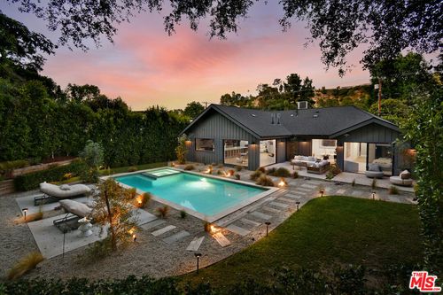 3721 Woodcliff Rd, Sherman Oaks, CA, 91403-5042 | Card Image