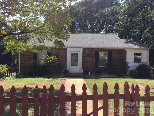327 Westwood Dr, Statesville, NC, 28677-4140 | Card Image