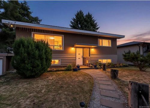 4732 Oakridge Dr, Courtenay, BC, V9N6A8 | Card Image